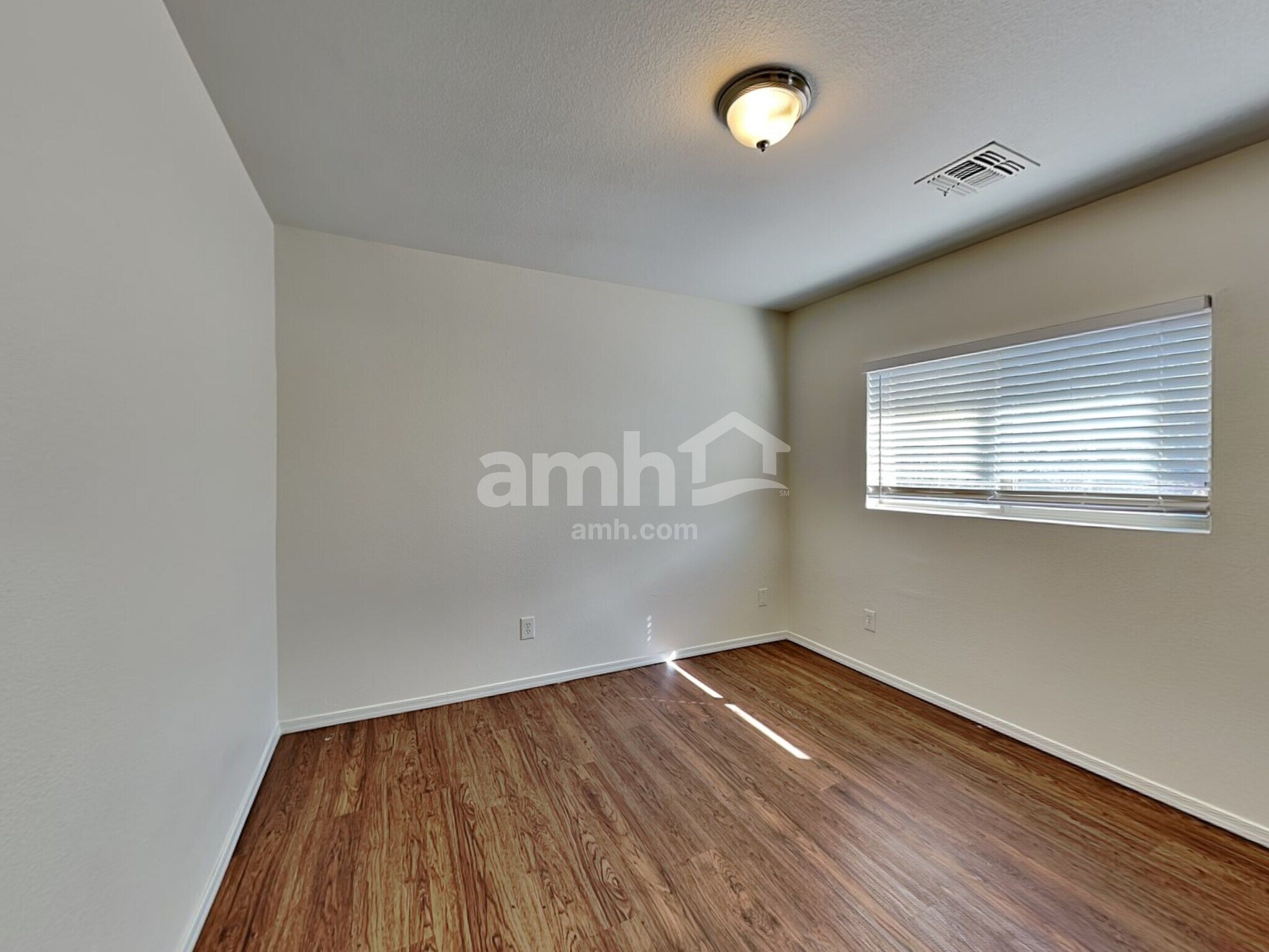Building Photo - 8850 E Posada Ave