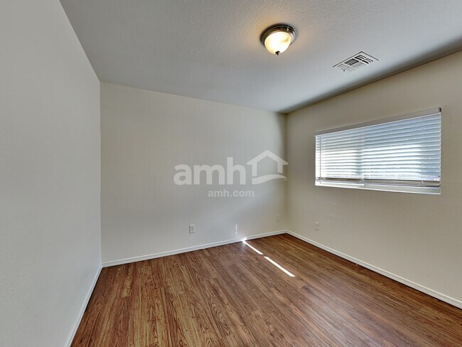 Building Photo - 8850 E Posada Ave