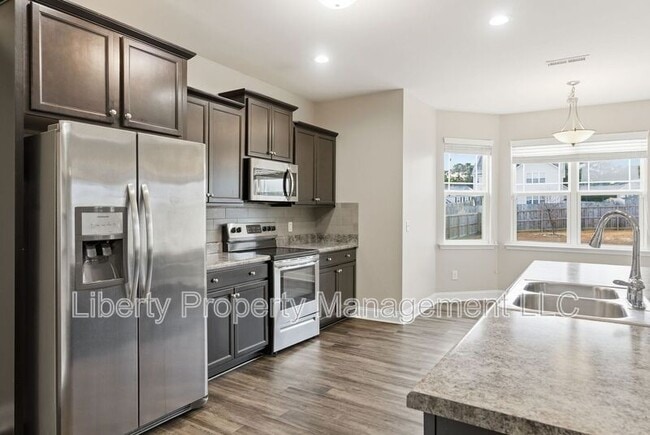 Building Photo - 588 Angel Oak Dr