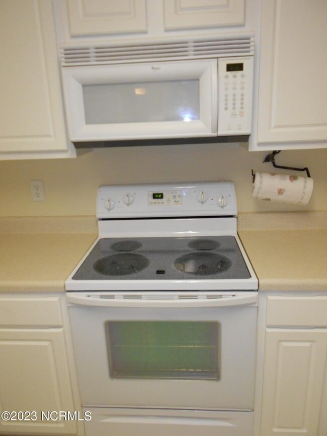 Building Photo - 3960 Winds Ridge Dr