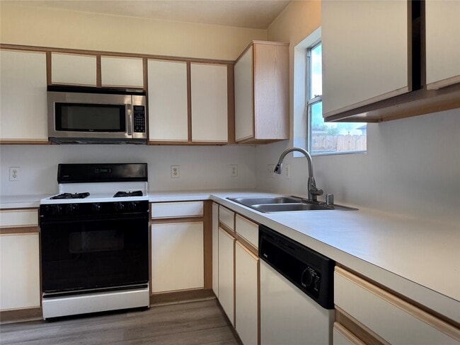 Building Photo - 8930 Aspen Pl Dr