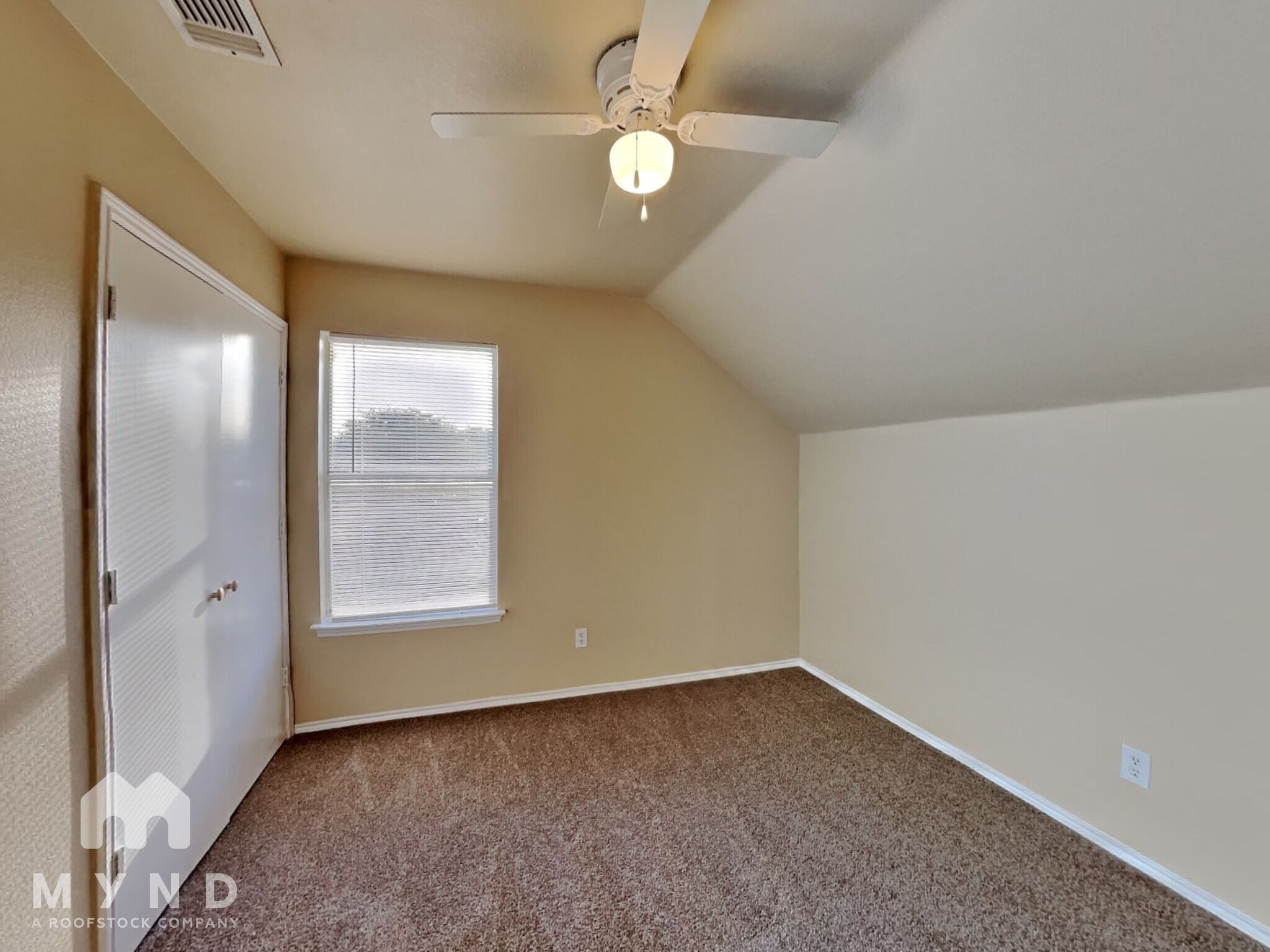 Building Photo - 314 Queens Ct N