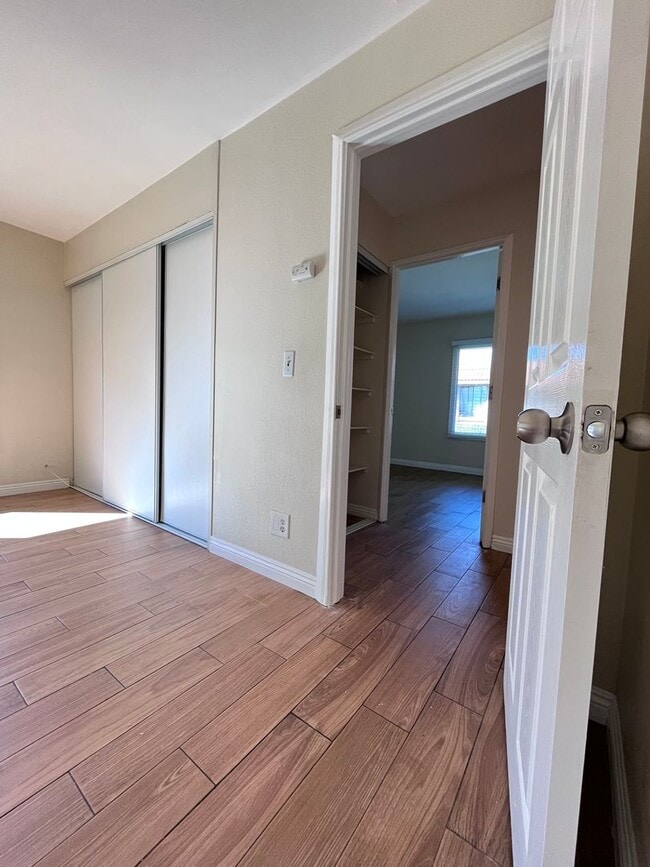 Building Photo - SINGLE STORY 3 BR/ 2 HOME WITH 2 CAR GARAGE