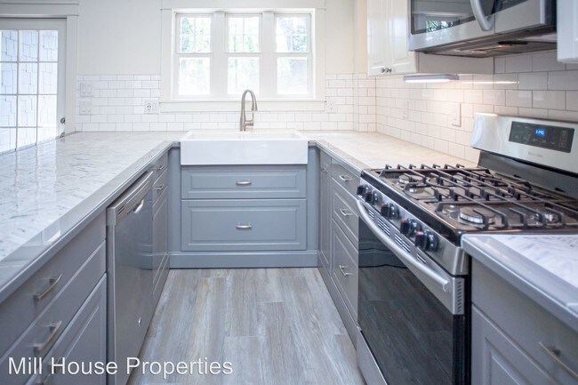 Building Photo - 113 Barclay Rd