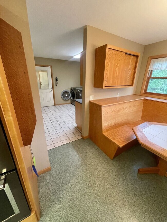 Building Photo - Spacious country Home on 13 acres