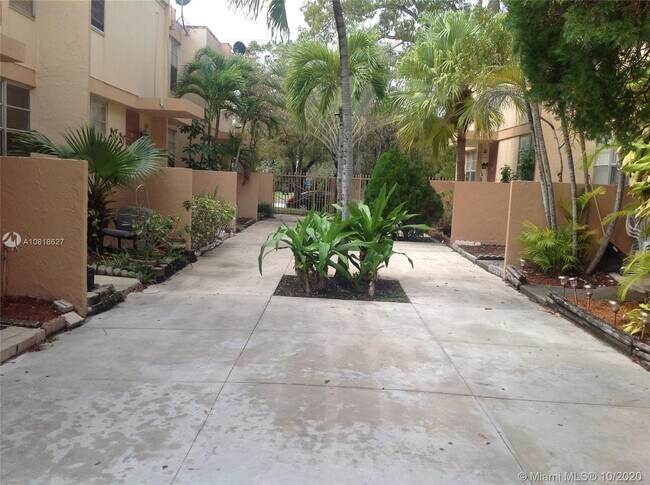 Building Photo - 6153 SW 69th St
