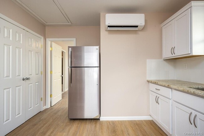 Building Photo - 72 S Main St