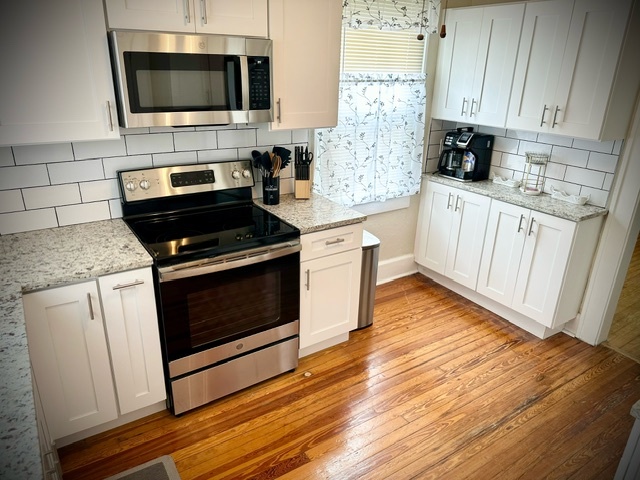 Stainless steel appliances - 1501 20th Ave N