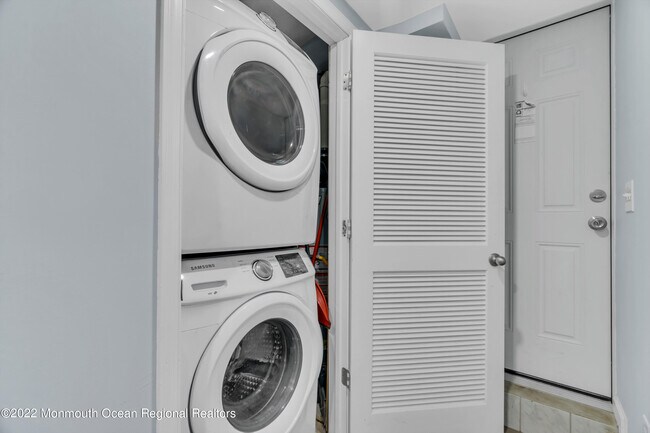 Building Photo - 262 1st Ave