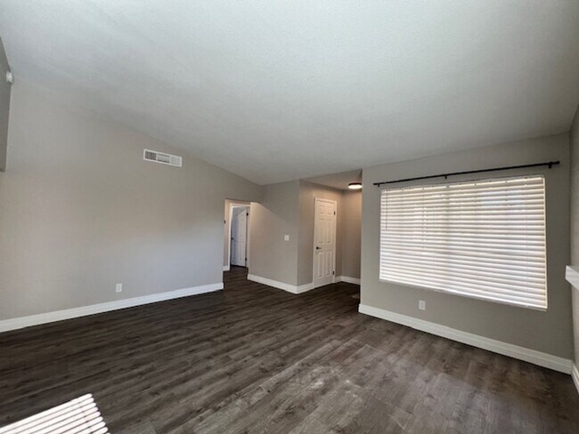 Building Photo - Fabulous 3 bedroom  Home