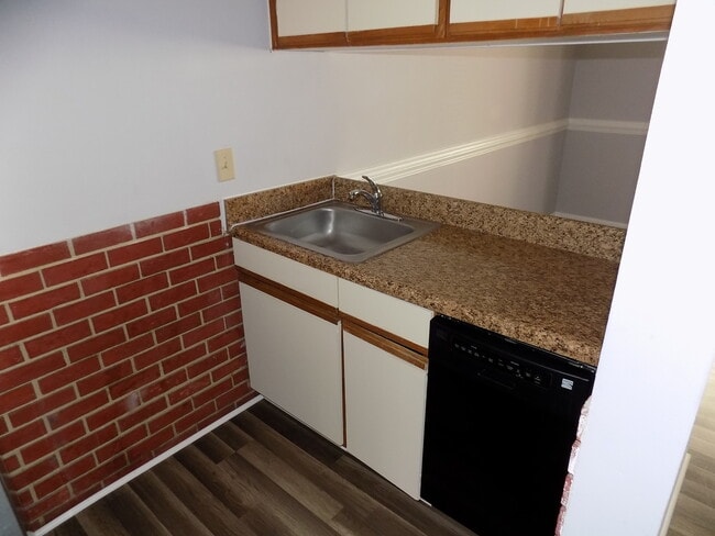 Building Photo - HAMPTON CLUB