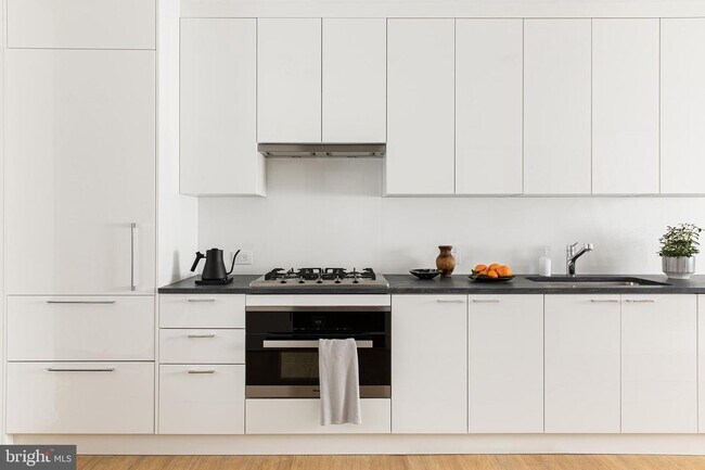 Building Photo - 1357 R St NW