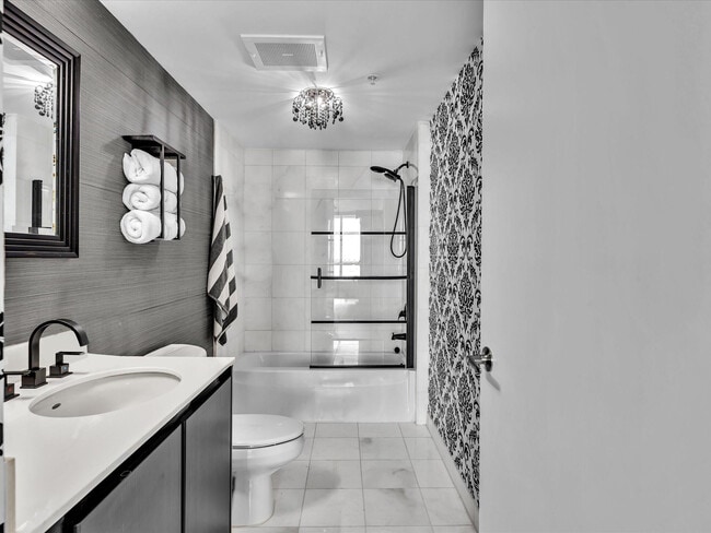 Building Photo - 665 NE 25th St