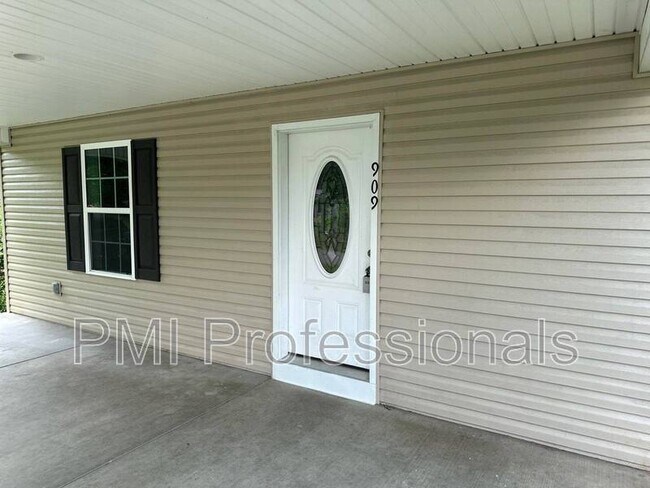 Building Photo - 909 E Grizzard St