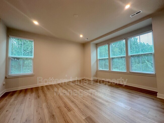Building Photo - 460 Spearfield Ln