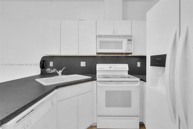 Building Photo - 8915 NW 164th St