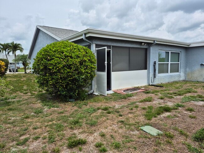 Building Photo - 4470 Lucerne Villas Ln