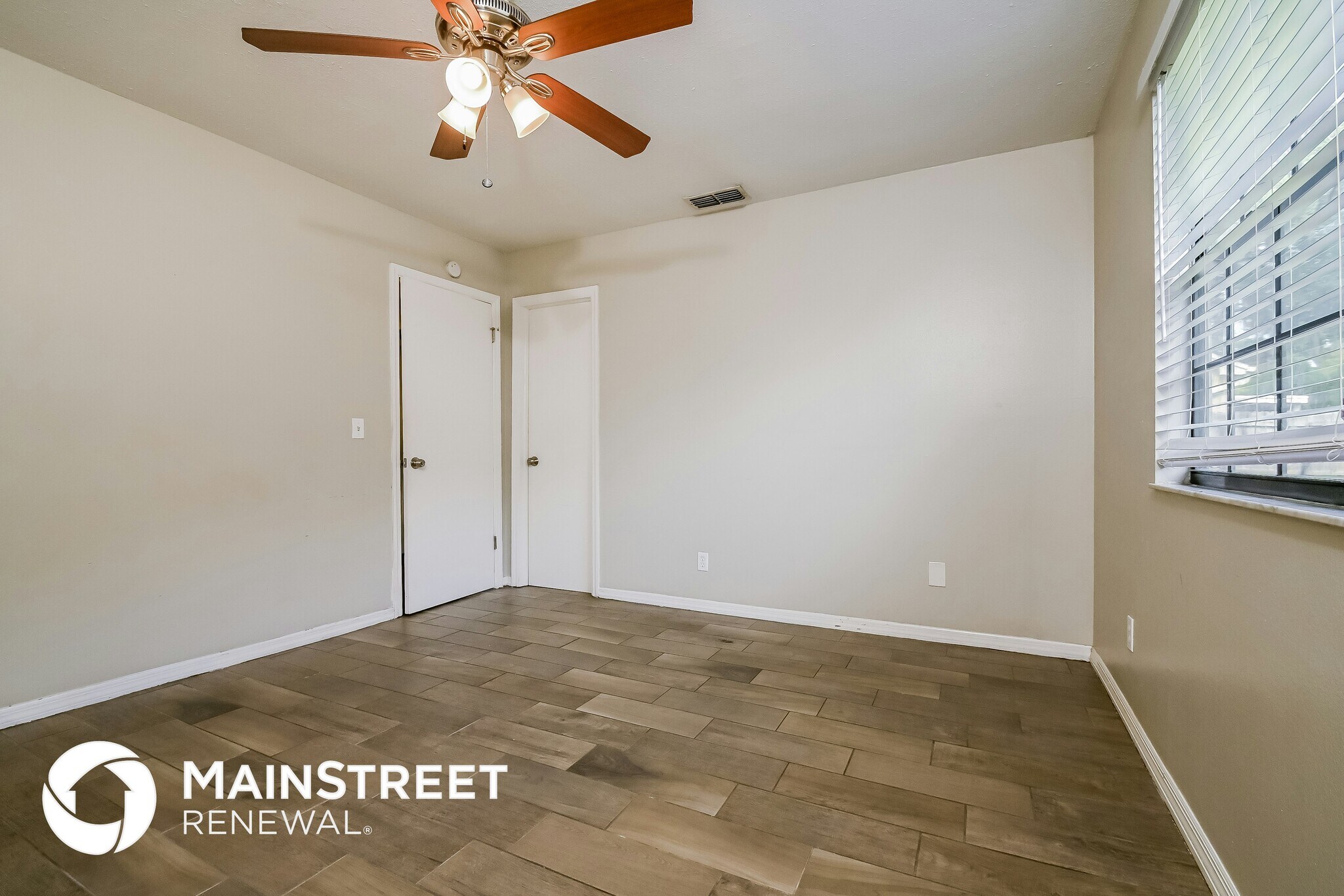 Building Photo - 604 Breezeway Ct