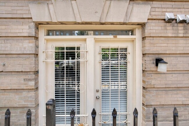 Building Photo - Spacious 1 Bedroom unit in Adams Morgan area