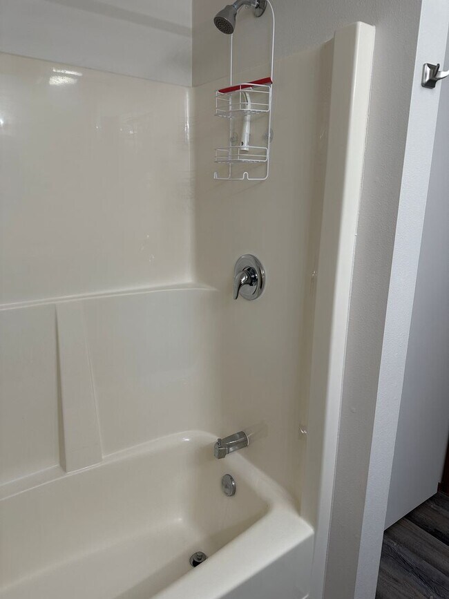 Building Photo - Quiet property in the county!