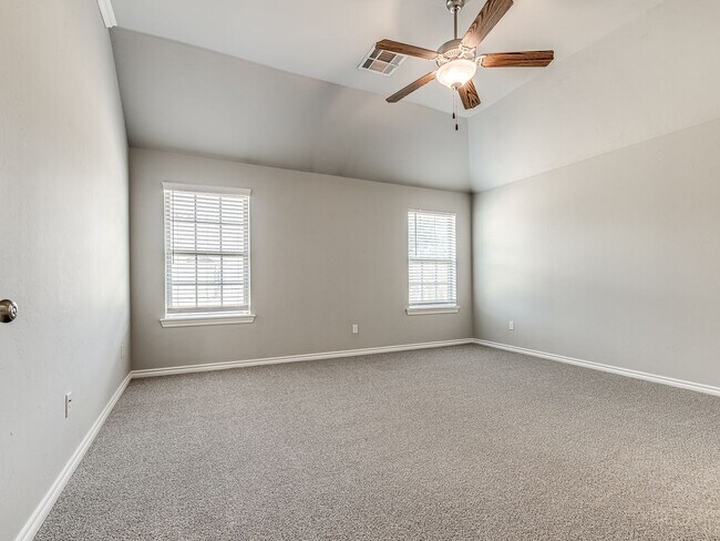 Building Photo - Updated Home + Montague Neighborhood + 3 b...