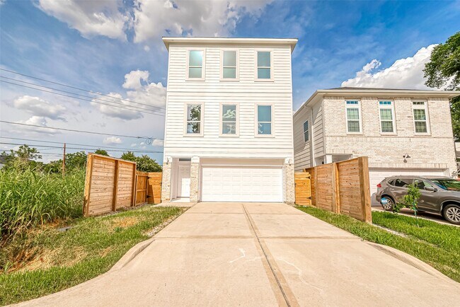 Primary Photo - 6538 Cohn St