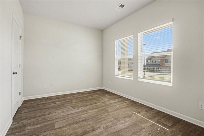 Building Photo - 318 Sandy Creek Dr