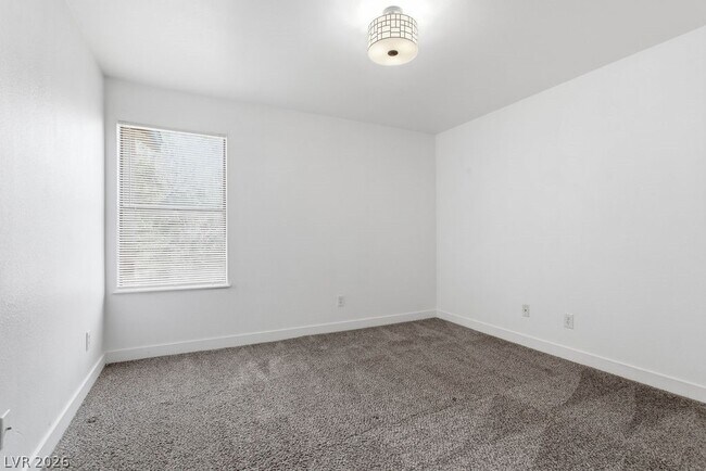 Building Photo - 5121 S Lindell Rd