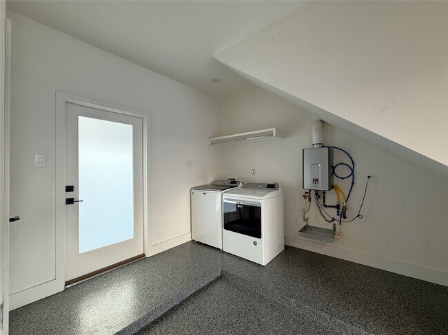 Building Photo - 1015 E 27th St