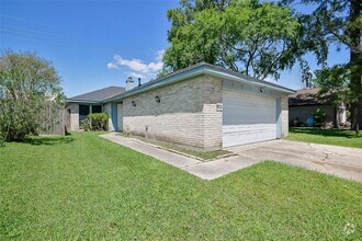Building Photo - 8711 Summit Pines Dr