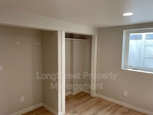 Building Photo - 11687 SE 33rd Ave
