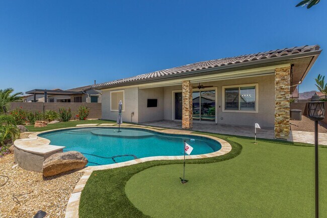 Building Photo - Beautiful 3 bedroom with pool in Cantamia!