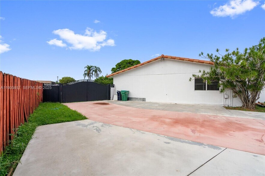 Building Photo - 13611 SW 77th St