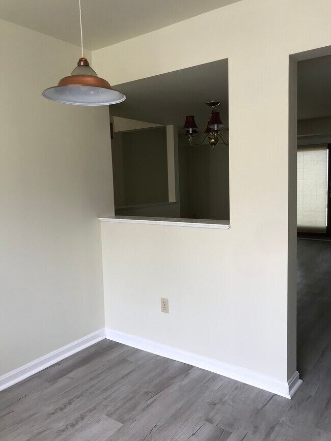 Building Photo - 1111 Cambridge Ct