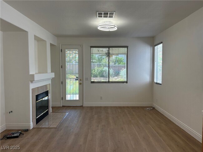 Building Photo - 3217 Ridgecliff St
