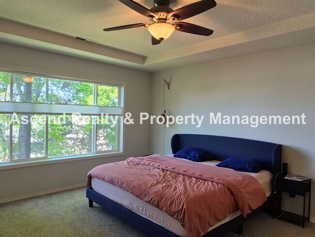 Building Photo - Outstanding 4bed+Office Bethany Area 2 Level Home Updated Throughout Available 6/22 or Sooner