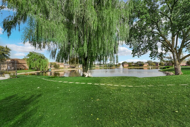 Building Photo - 9381 Bay Colony Dr