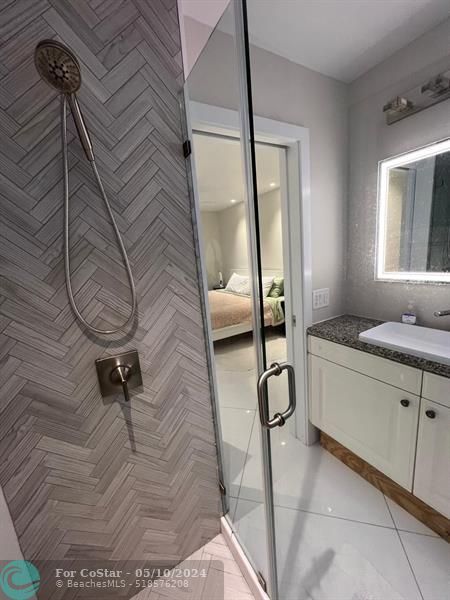 Building Photo - 327 Lancaster St