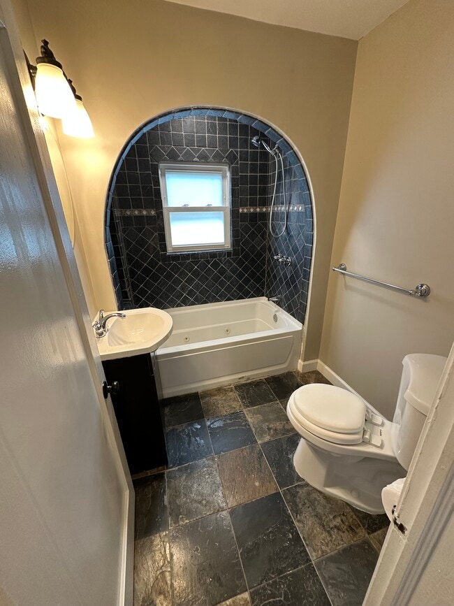 Building Photo - 958 Winburn Dr