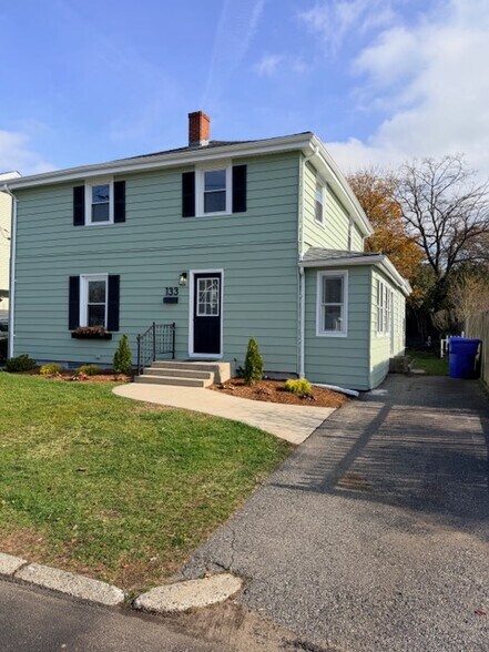 Building Photo - 133 Woodbury St