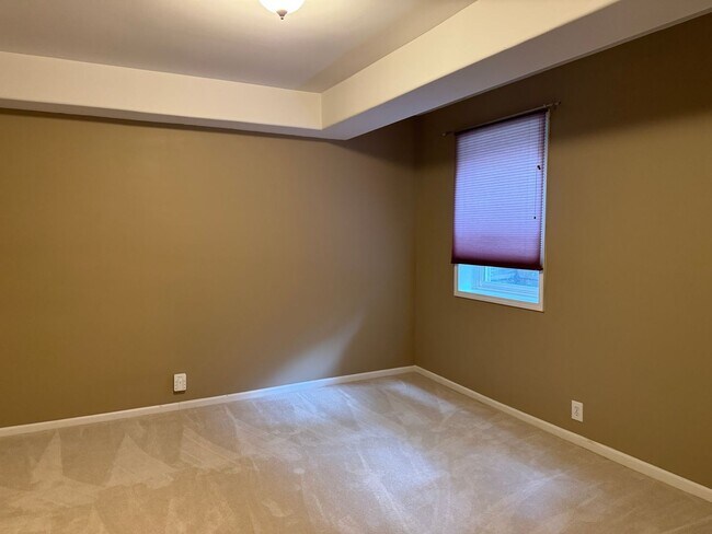 Building Photo - Elkhorn Home For Rent In Quiet Neighborhood