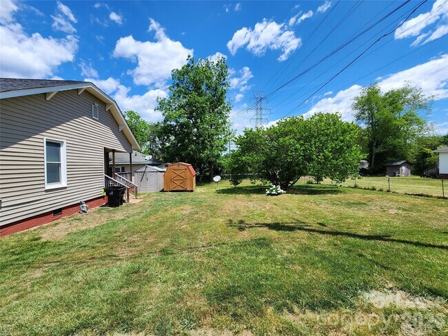 Building Photo - 127 Poplar St