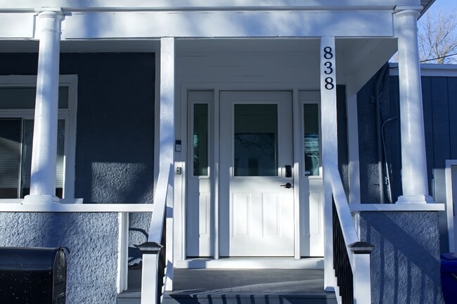 Building Photo - 838 E Washington St