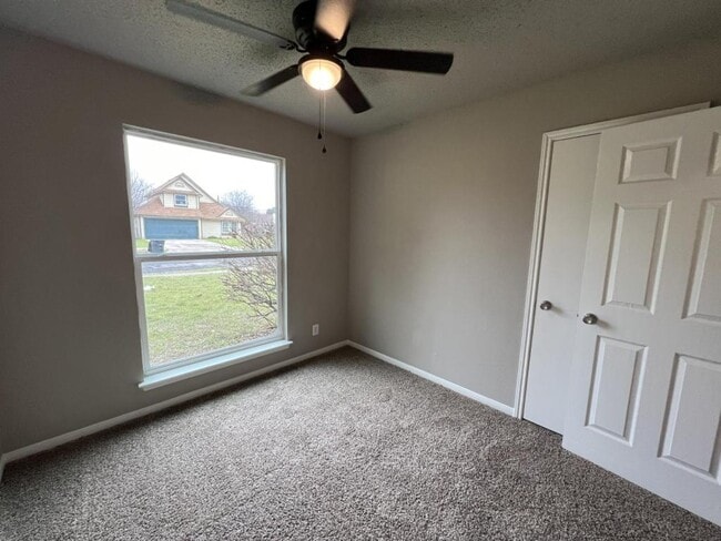 Building Photo - 2111 Caprice Dr