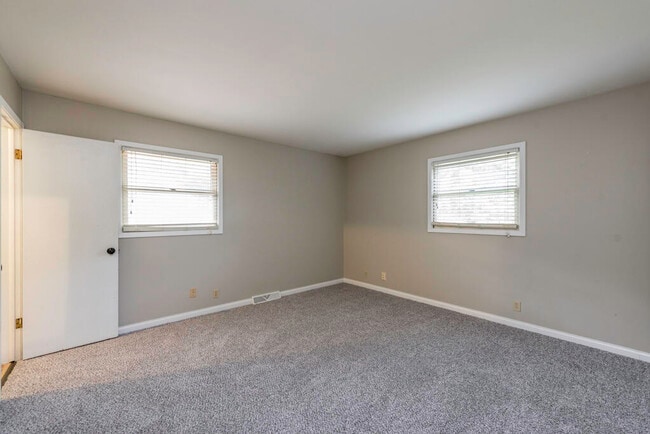 Building Photo - 8929 42 Ct