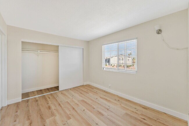 Building Photo - FULLY REMODELED UPSTAIRS CONDO | 3 BEDROOM | GRANITE COUNTERS | LAKE MEAD & JONES