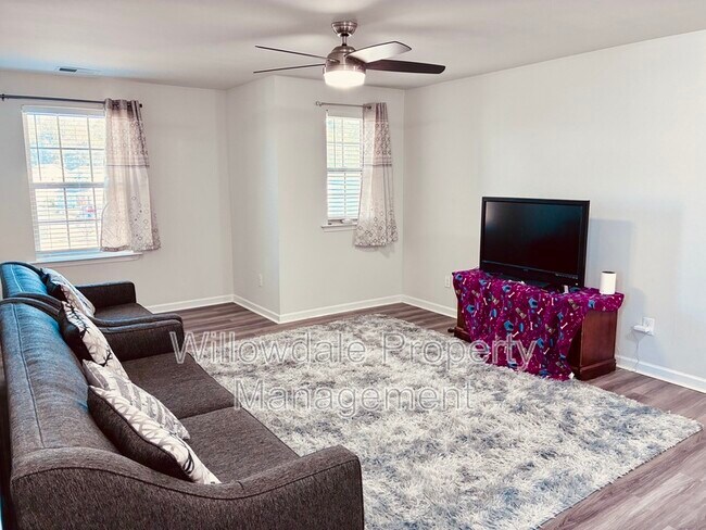 Building Photo - 993 Deaton Dr