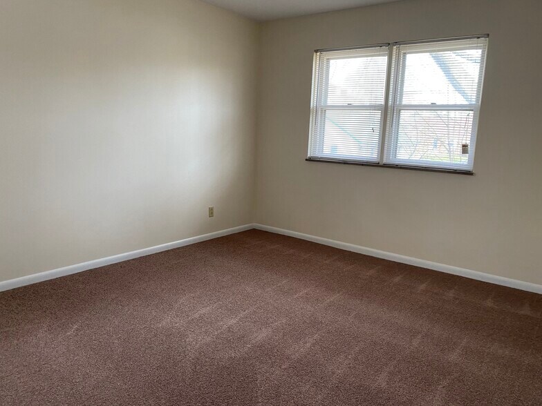 Additional bedroom pics - 411 Poplar Ave