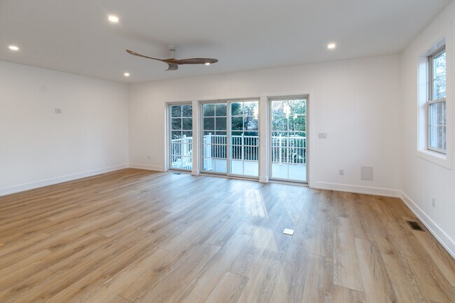 Building Photo - 17 Wilson St