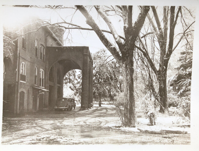 Building Photo - 1133 S Grand St